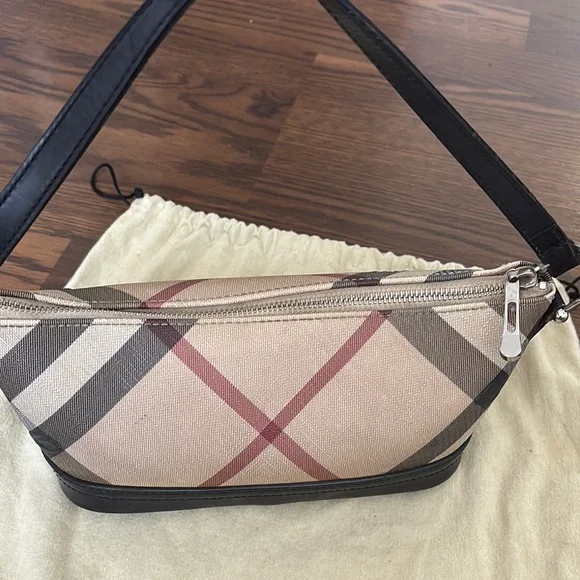 Burberry Beige and Black Women's Bag - Picture 1 of 11